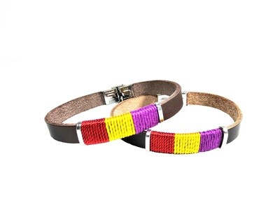 PULSERA DE PIEL REPUBLICANA TRENZADA CON HILO A MANO