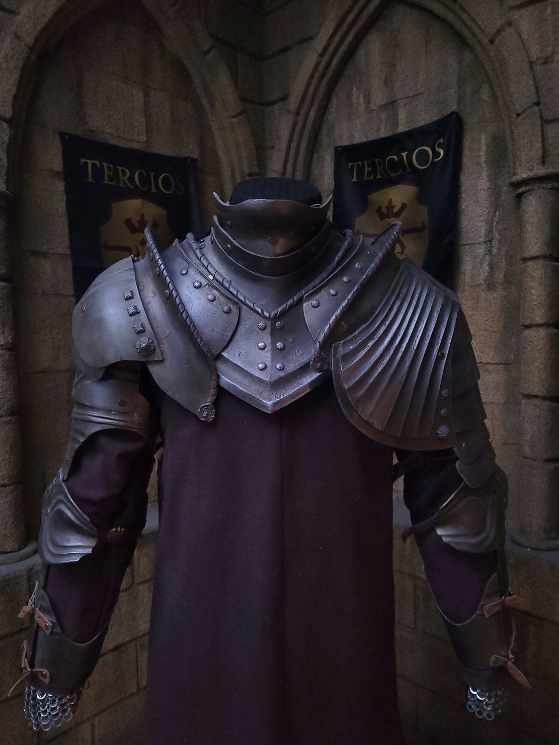 Lord Of Cinder pauldrons and arms