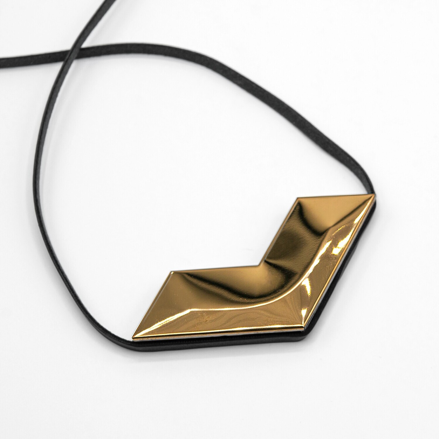 Colar Élan Metálico em V Cobre