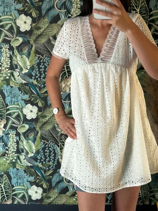 Robe Blanche en dentelle M/L Robe Blanche en dentelle M/L