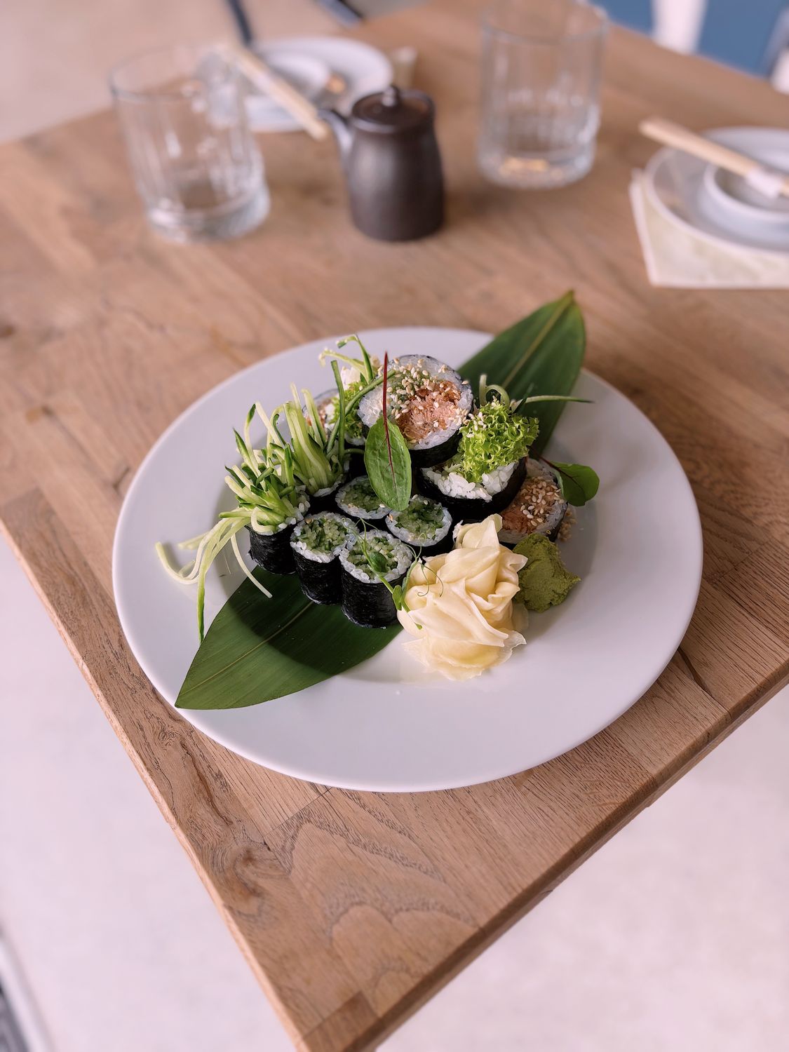 WHITE LUNCH