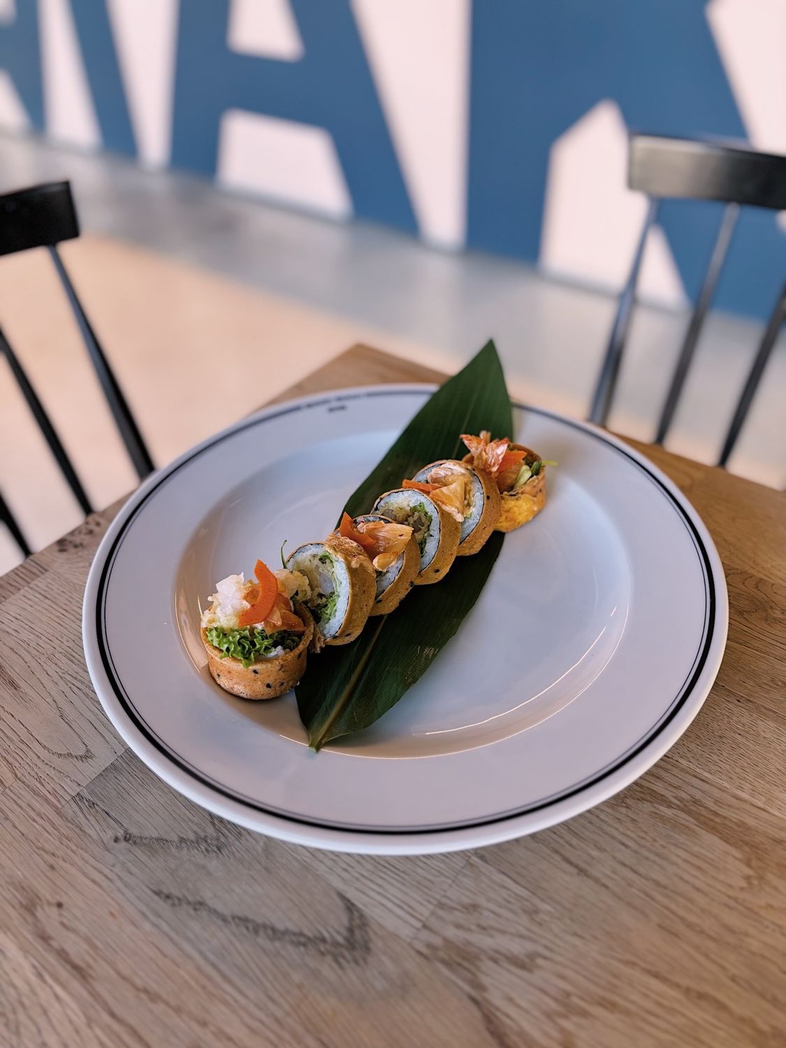Red Maki w omlecie tamago z krewetką w tempurze 6 pc.
