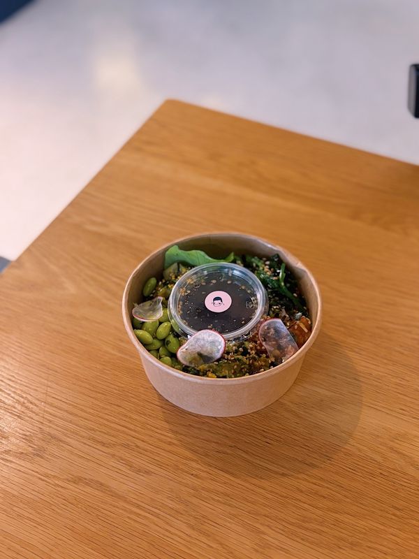 BOWL Z TATAREM Z ŁOSOSIA