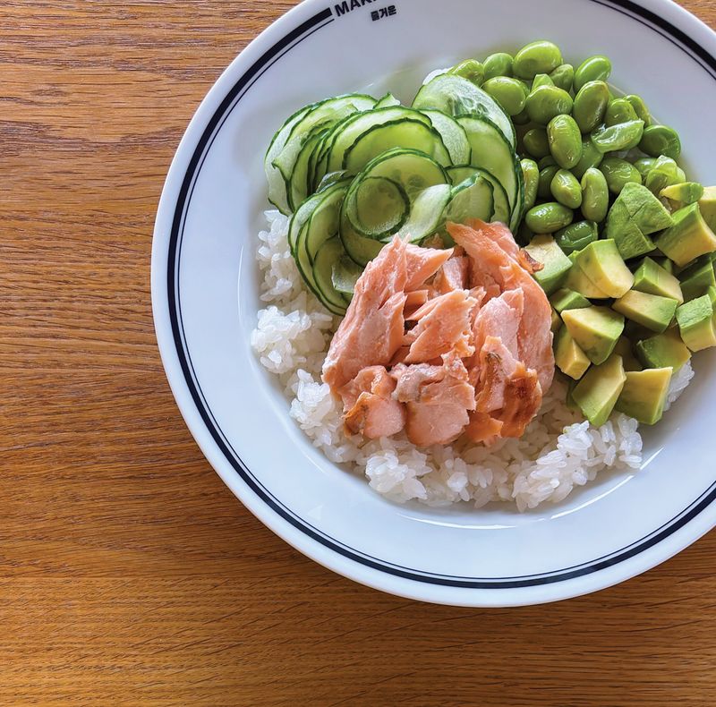 BOWL Z GRILLOWANYM ŁOSOSIEM