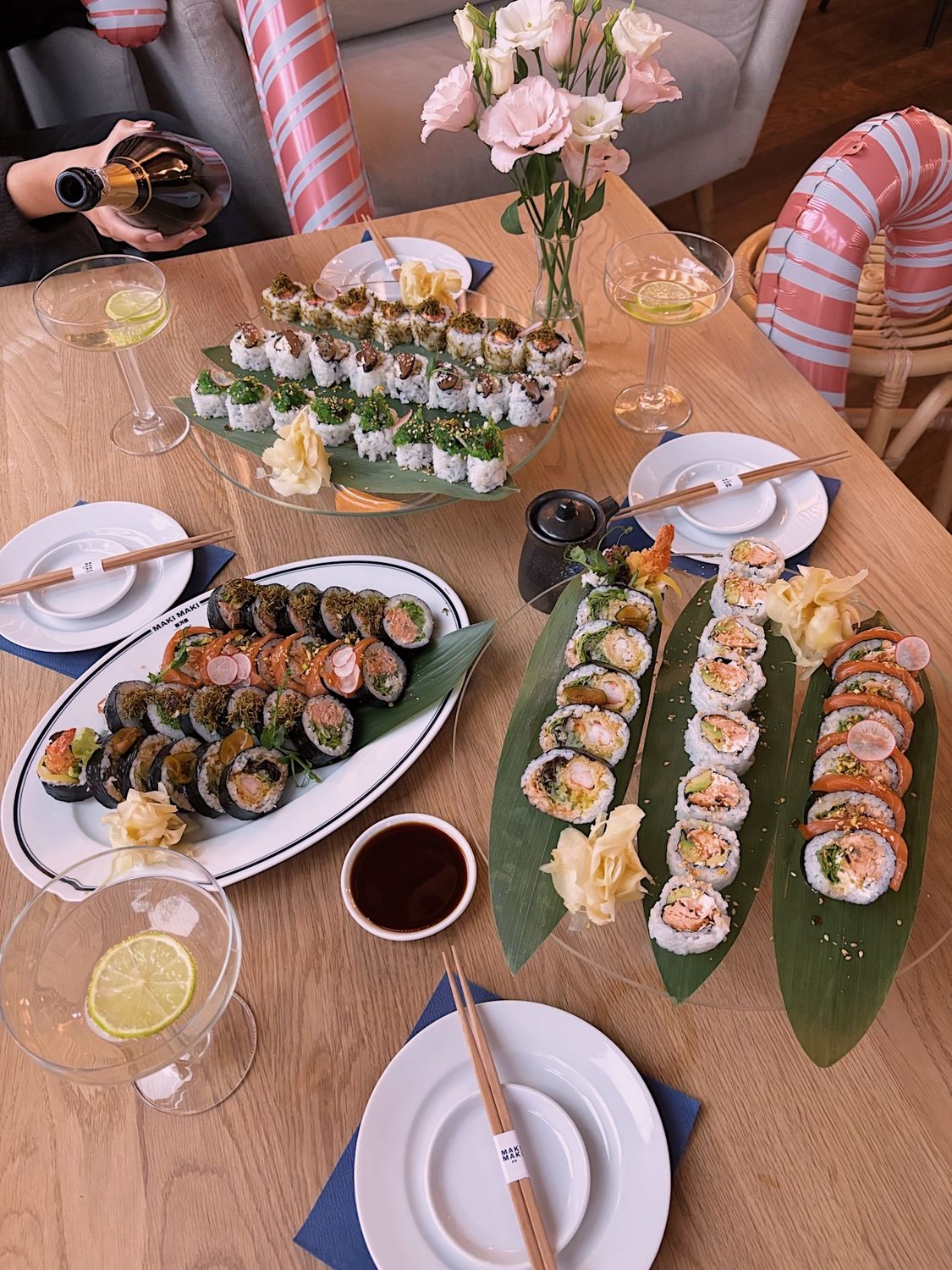 ZESTAW SYLWESTROWY DUŻY 68 PC. ZESTAW SYLWESTROWY DUŻY 68 PC.