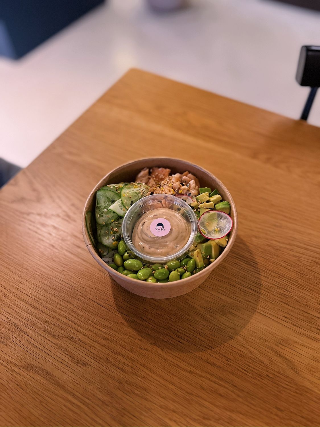 BOWL Z GRILLOWANYM ŁOSOSIEM