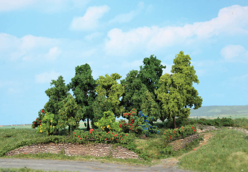 Laubwald, 18 Büsche und Bäume 
