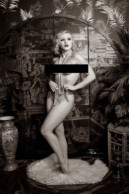 Amelia Belle 20&#39;s Art Nude