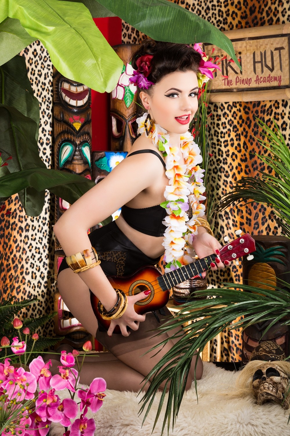 Tiki strip tease 02 Tiki strip tease 02