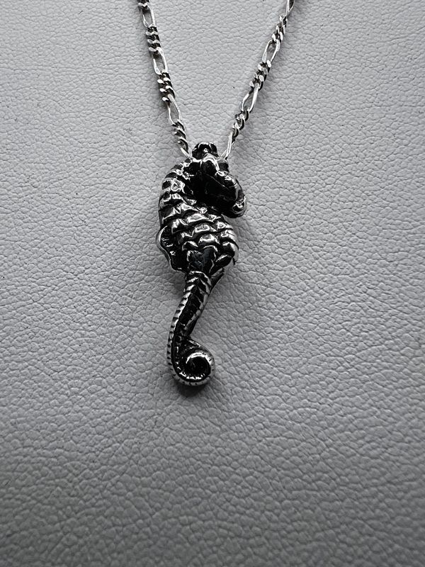 Silver Sea Horse Pendant - Nanette