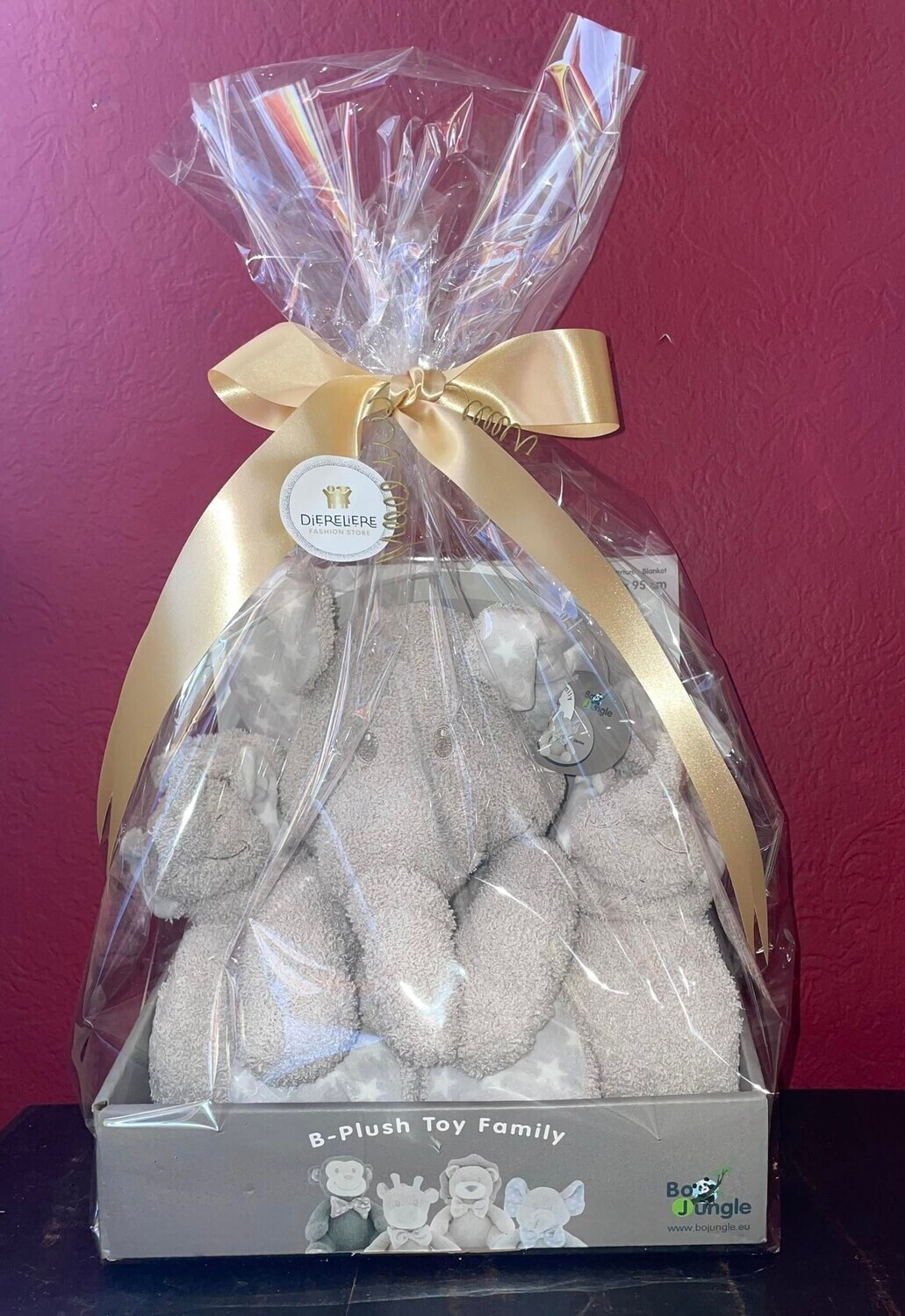 Cadeau ( Olifanten beer met deken en bijhorende rammelaar pantoffels )