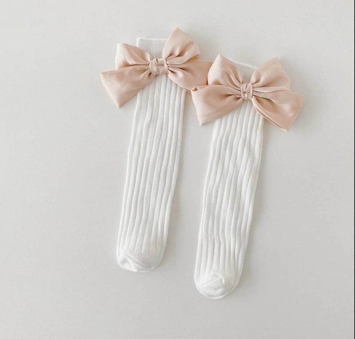 wit met beige strik 3-8 Jaar ( 1 maat )