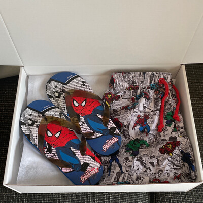 Spiderman Cadeauset Slippers Maat 33/34 - Zwembroek 6jaar