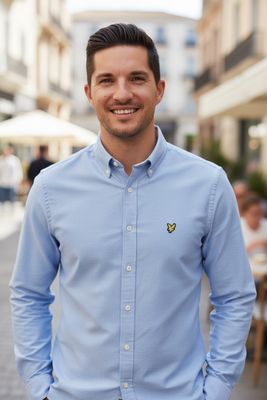 Lichtblauw hemd lyle en scott