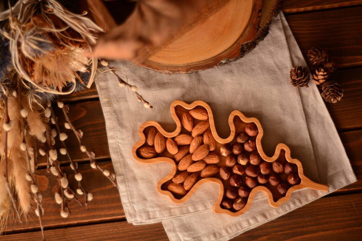 Bambum Lify Oak Shaped Snack Plate