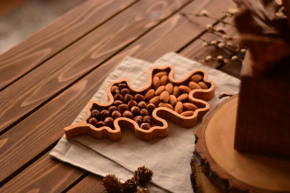 Bambum Lify Oak Shaped Snack Plate
