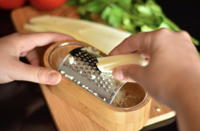 Bambum Rhende Grater with Container