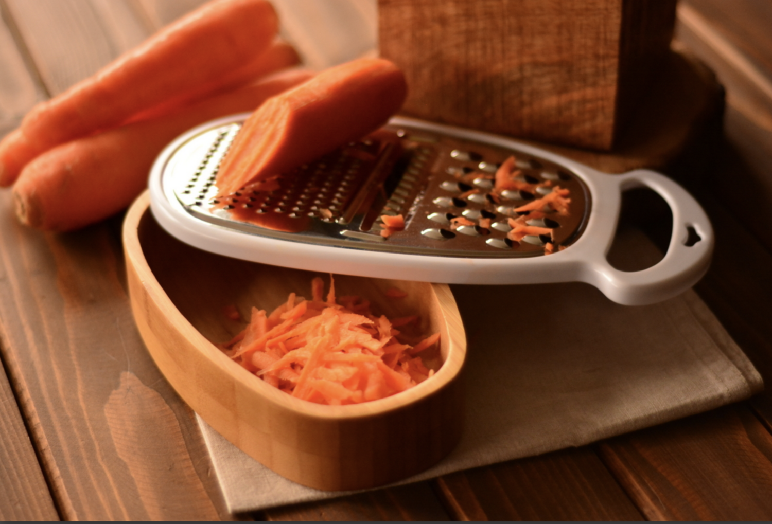 Bambum Murphy Oval Grater with Container