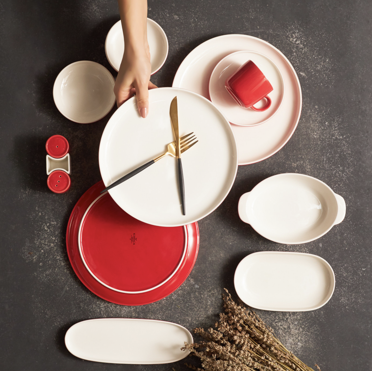 Karaca Nordic porcelain 27 Piece 6 Person Breakfast/Service Set Red