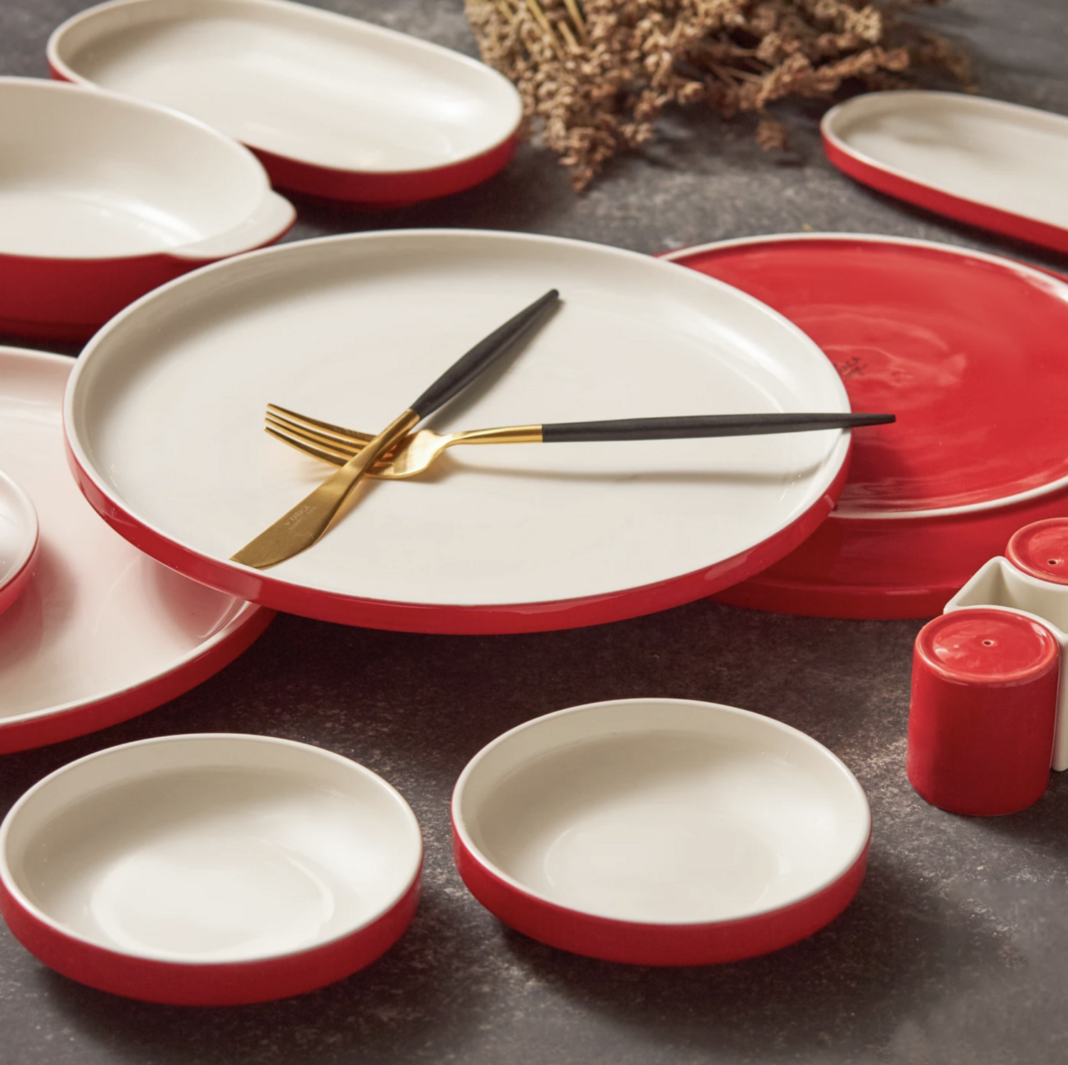 Karaca Nordic porcelain 27 Piece 6 Person Breakfast/Service Set Red