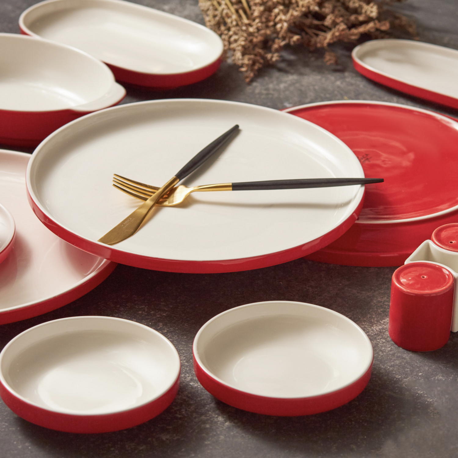 Karaca Nordic porcelain 27 Piece 6 Person Breakfast/Service Set Red