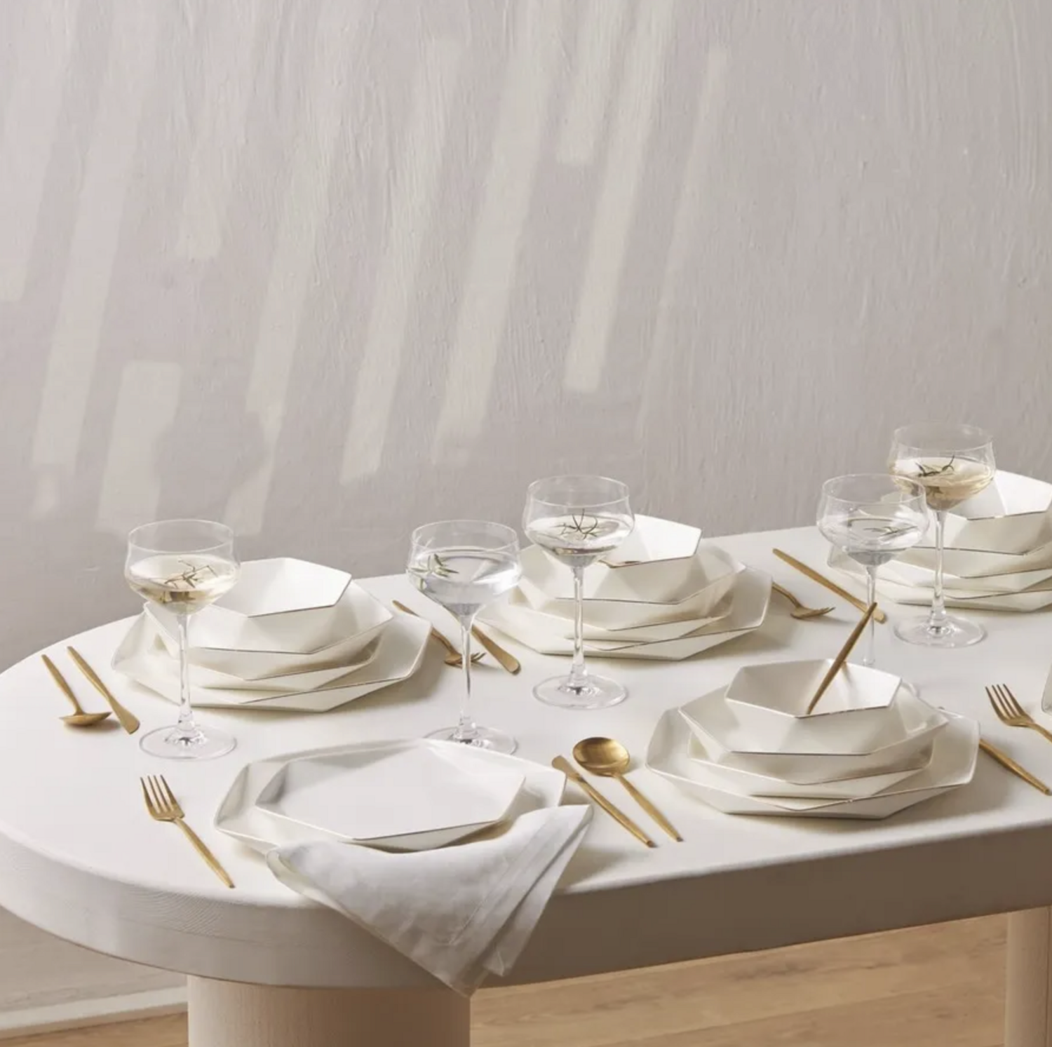 Karaca Streamline Esquina 24 Piece 6 Person Porcelain Dinner Set