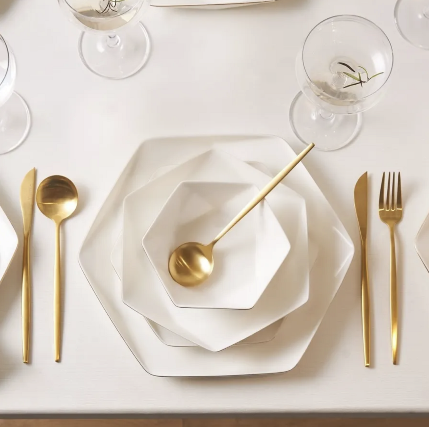Karaca Streamline Esquina 24 Piece 6 Person Porcelain Dinner Set