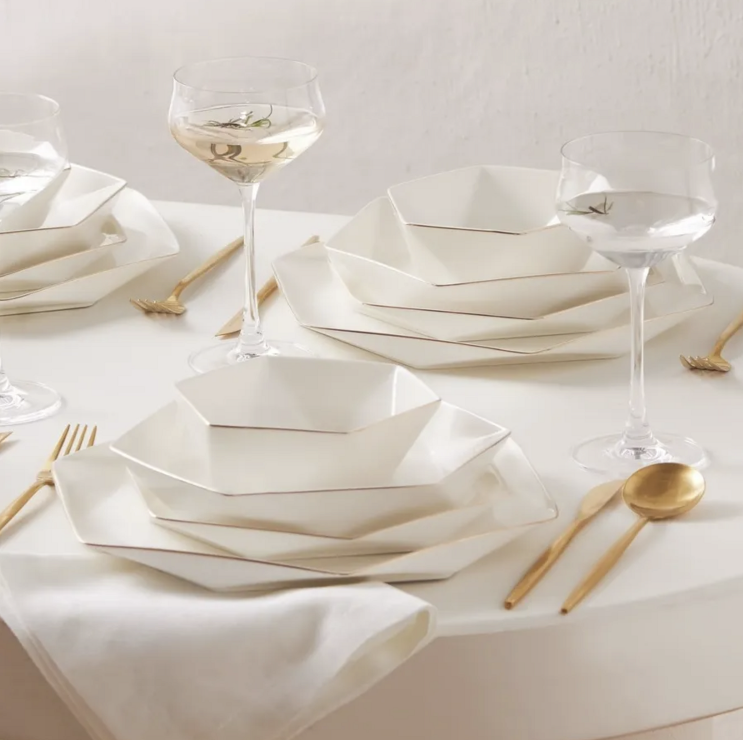 Karaca Streamline Esquina 24 Piece 6 Person Porcelain Dinner Set