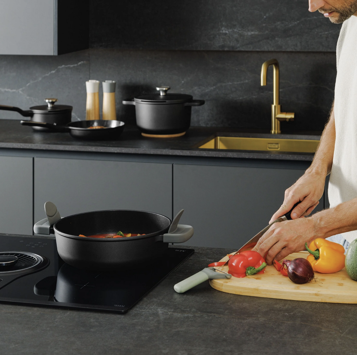 Berghoff LEO Saute pan non-stick with double handle with lid Phantom - Ø 28cm