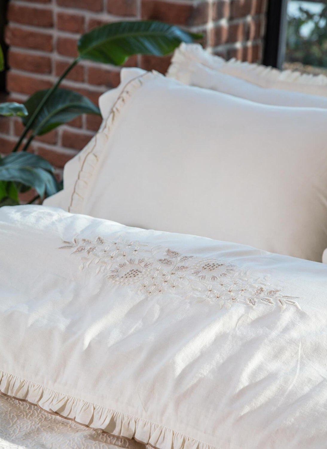 Ecocotton Flora Dekbedovertrek set 100% Organisch Katoen Linnen Crème 220x240 cm Ecocotton Flora Dekbedovertrek set 100% Organisch Katoen Linnen Crème 220x240 cm