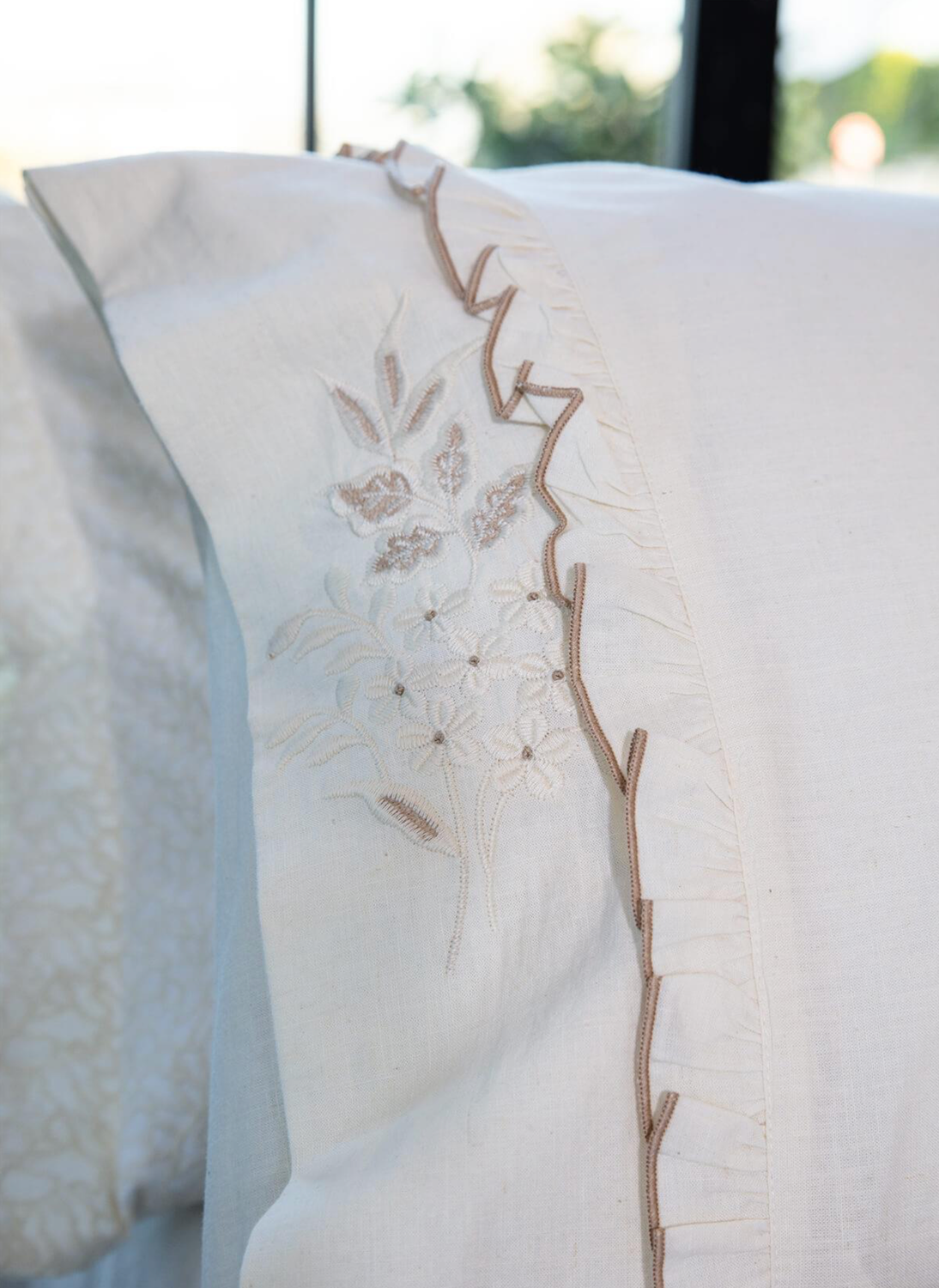 Ecocotton Flora Dekbedovertrek set 100% Organisch Katoen Linnen Crème 220x240 cm Ecocotton Flora Dekbedovertrek set 100% Organisch Katoen Linnen Crème 220x240 cm