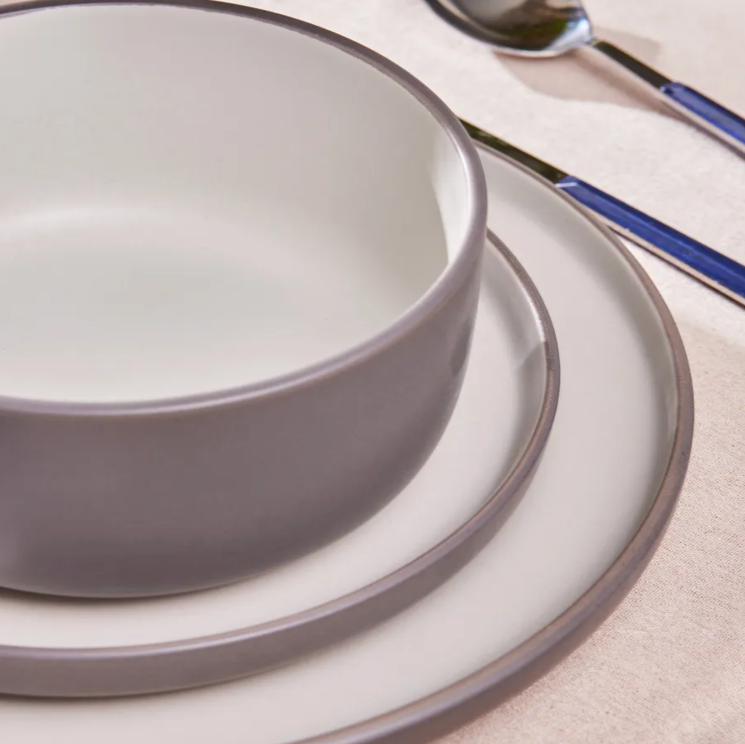 Karaca Riley 6 Person Dinnerware Set, 18 Piece