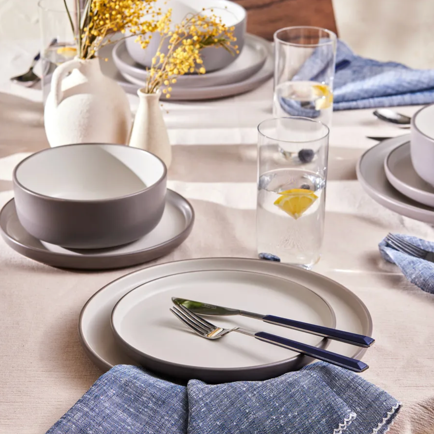 Karaca Riley 6 Person Dinnerware Set, 18 Piece