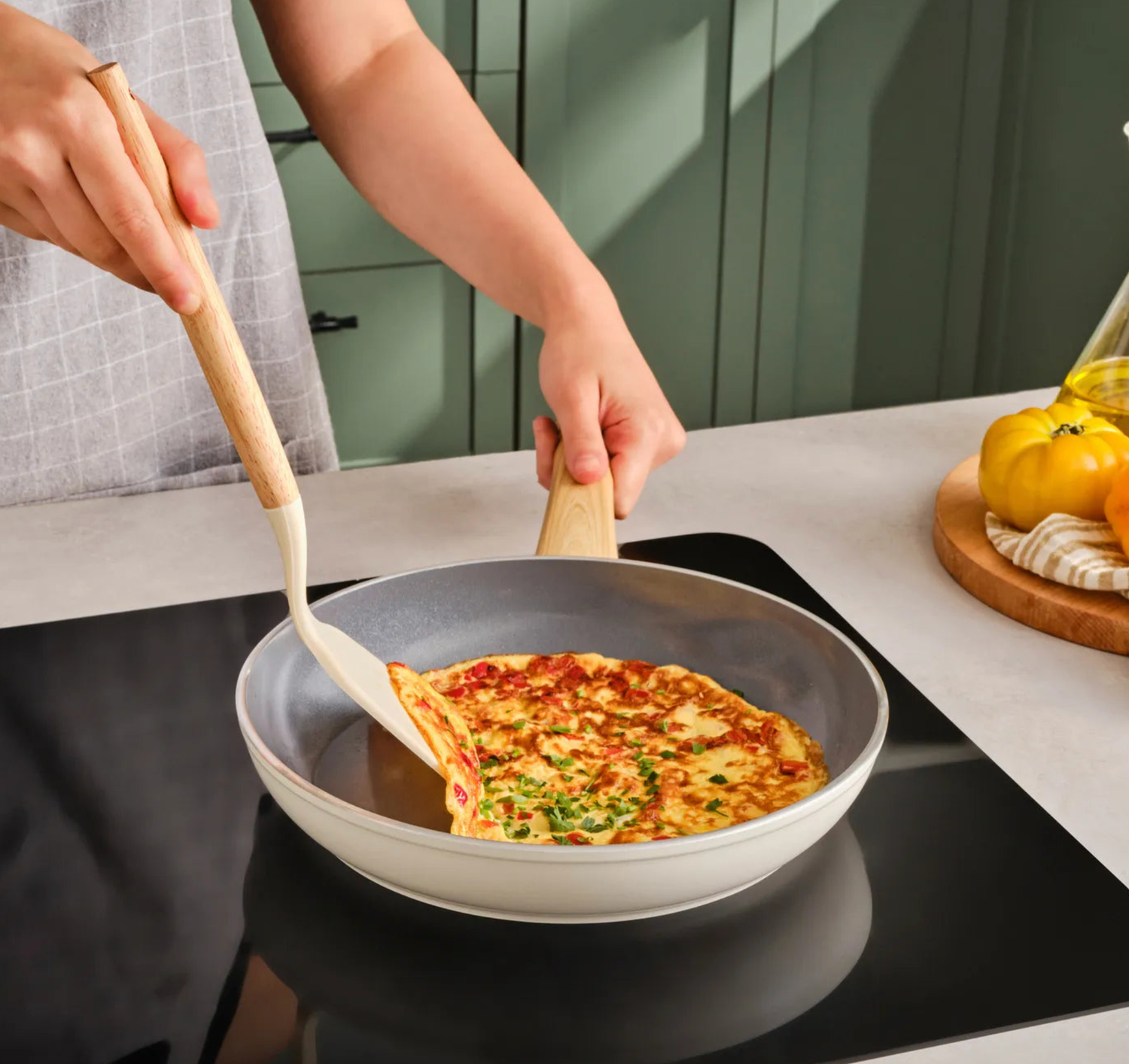 Karaca Swiss Crystal Induction Pan Creamy, 30 Cm