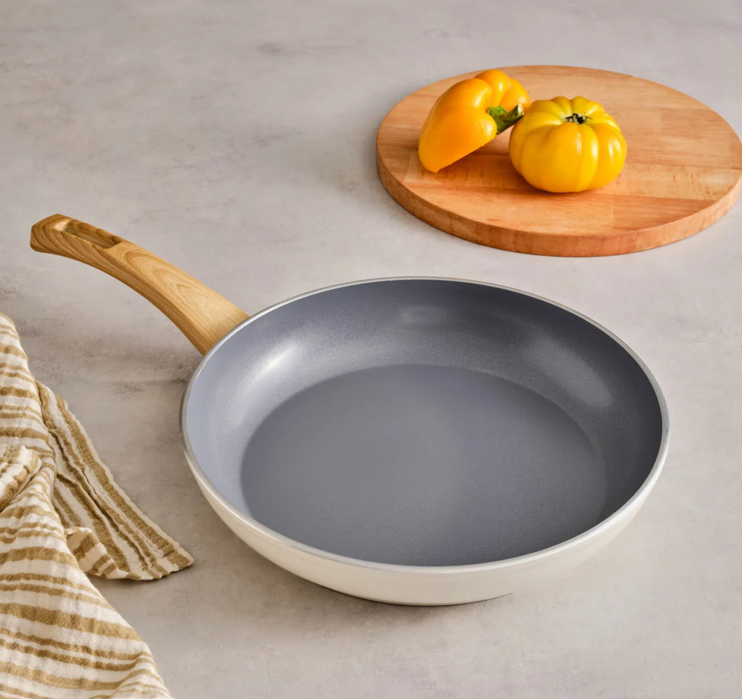 Karaca Swiss Crystal Induction Pan Creamy, 30 Cm
