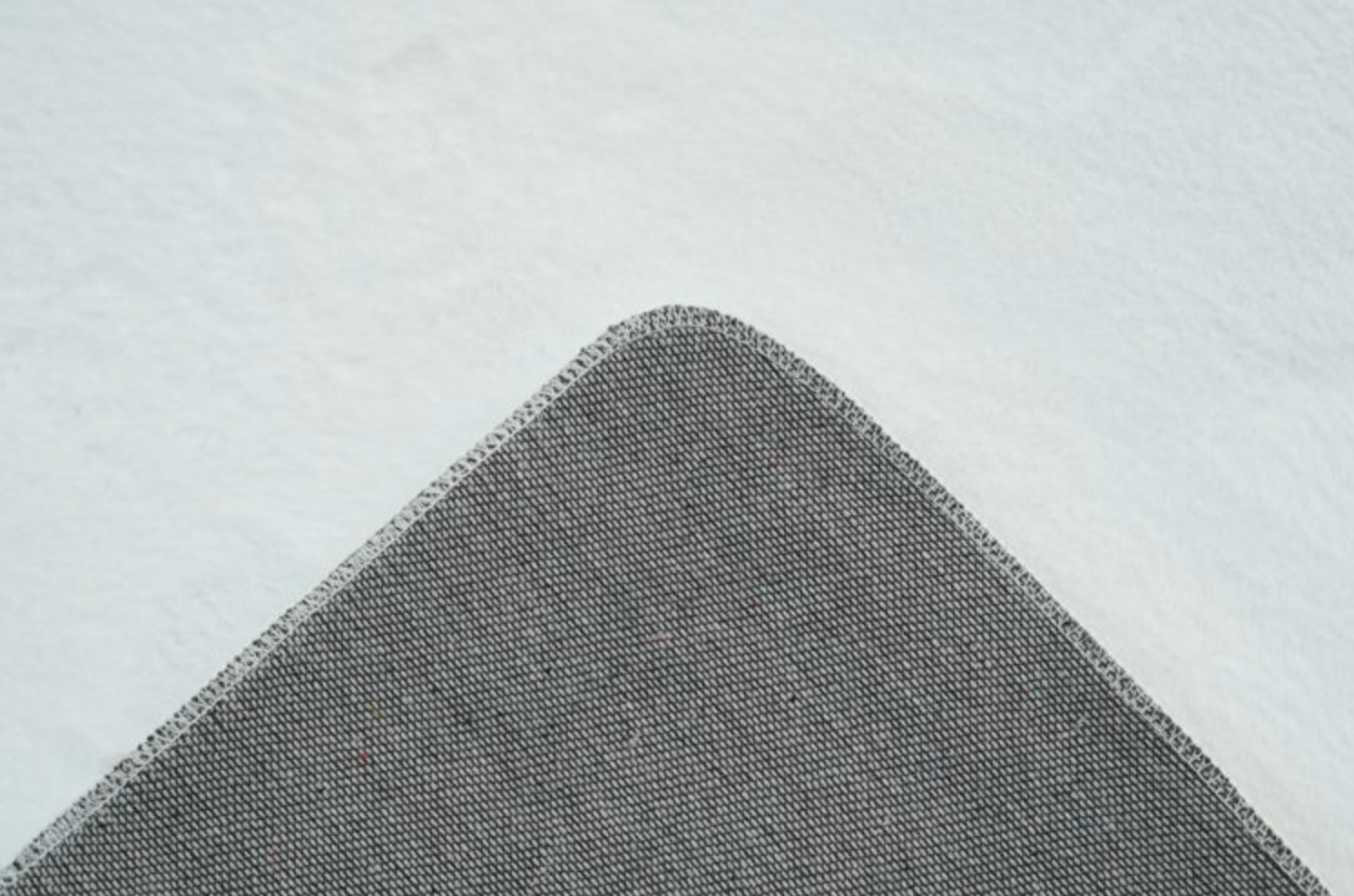 Pelus Basic White Carpet