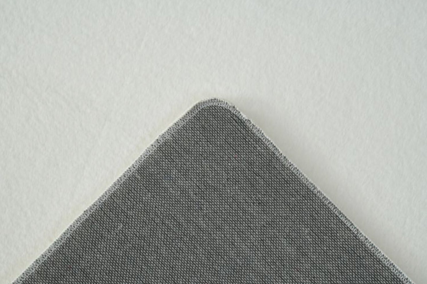 Pelus Basic Cream Carpet