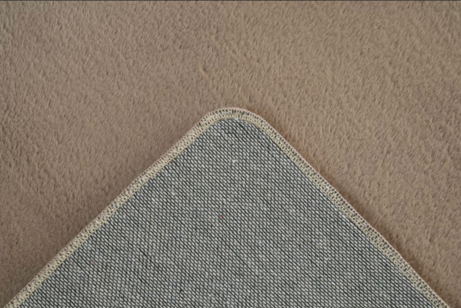 Pelus Basic Brown Tapijt