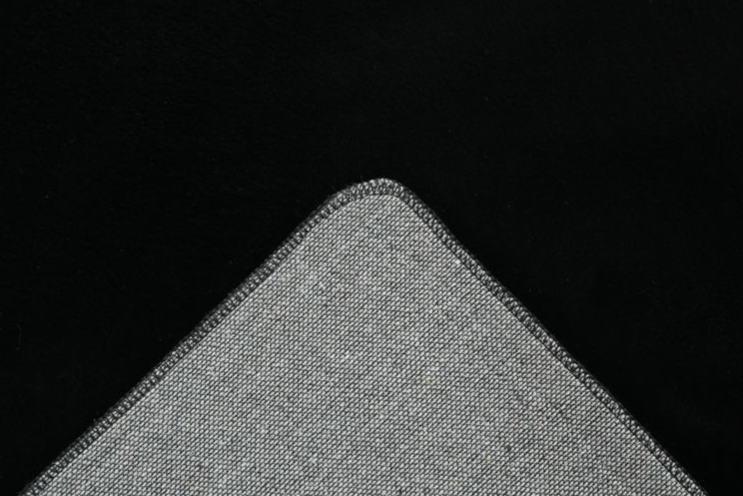 Pelus Basic Zwart Tapijt