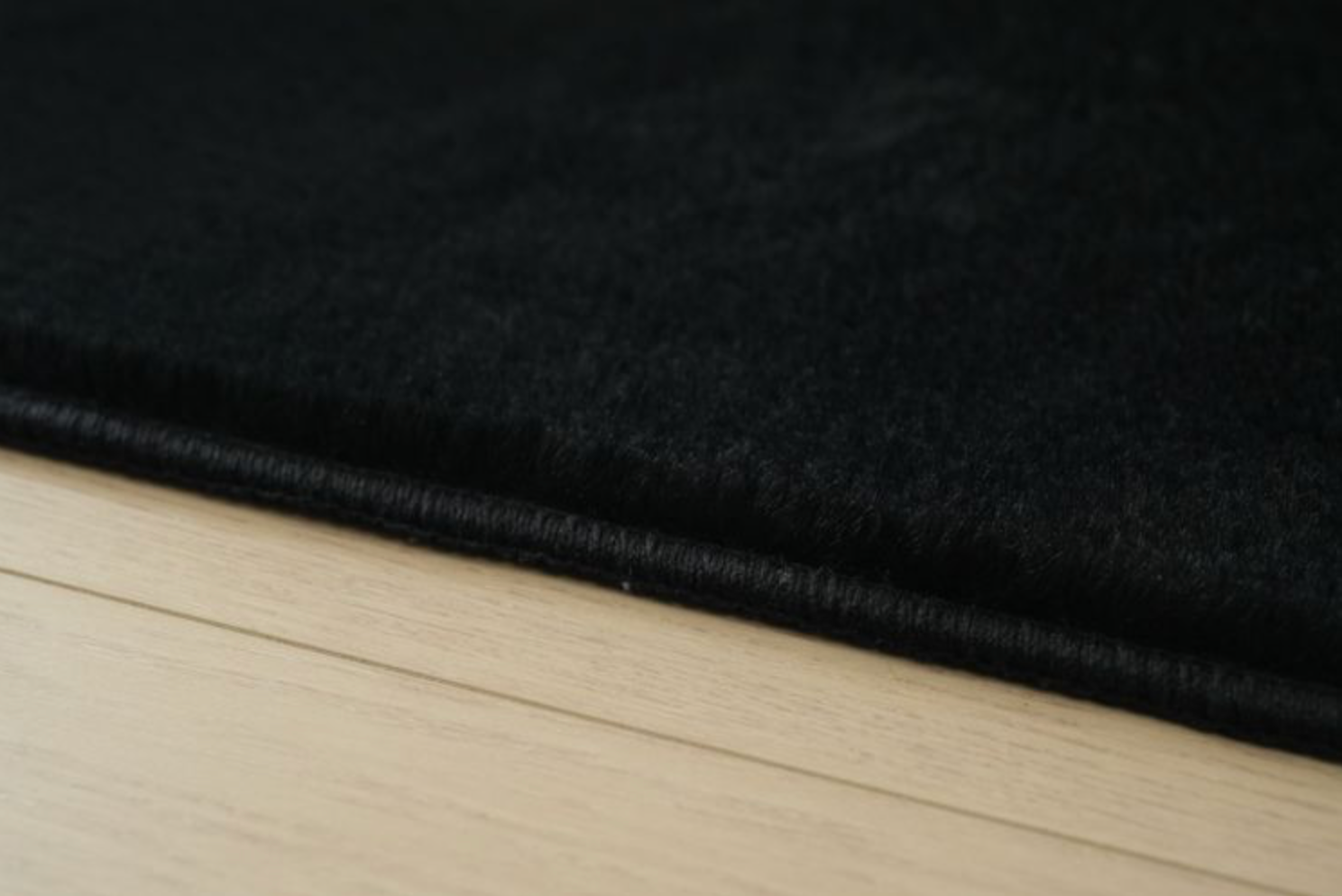 Pelus Basic Zwart Tapijt