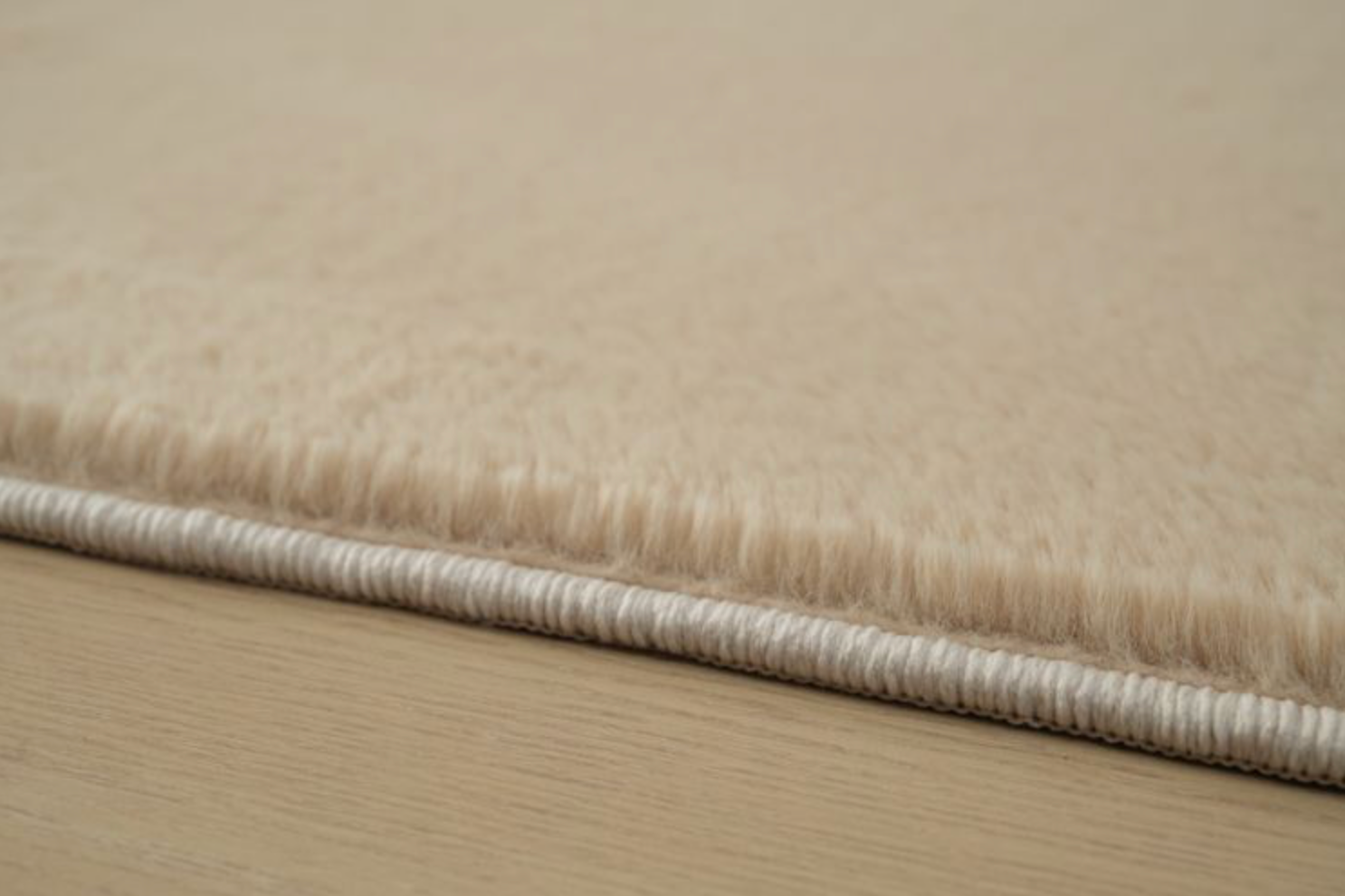 Pelus Basic Beige Carpet