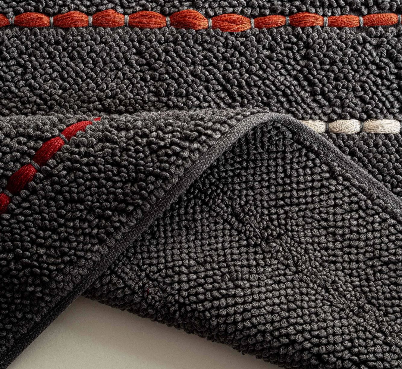 Ecocotton Katari Badmat 100% Katoen Handgeborduurd Antraciet 50x80cm