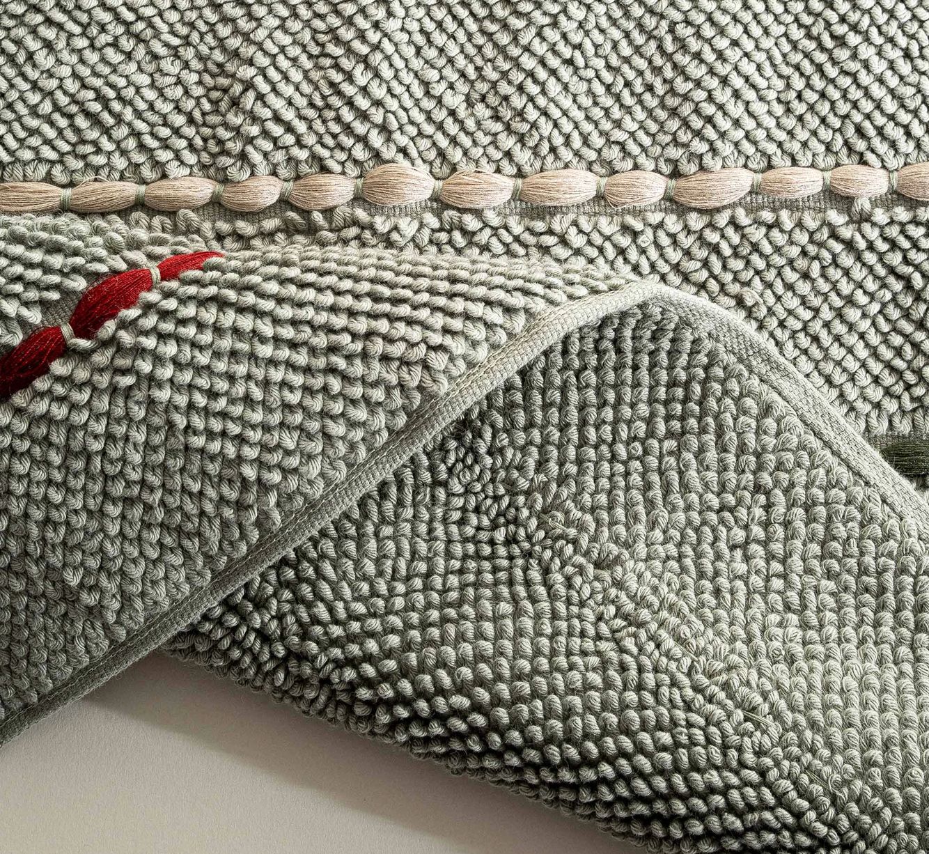 Ecocotton Katari Badmat 100% Katoen Handgeborduurd Groen 50x80cm Ecocotton Katari Badmat 100% Katoen Handgeborduurd Groen 50x80cm