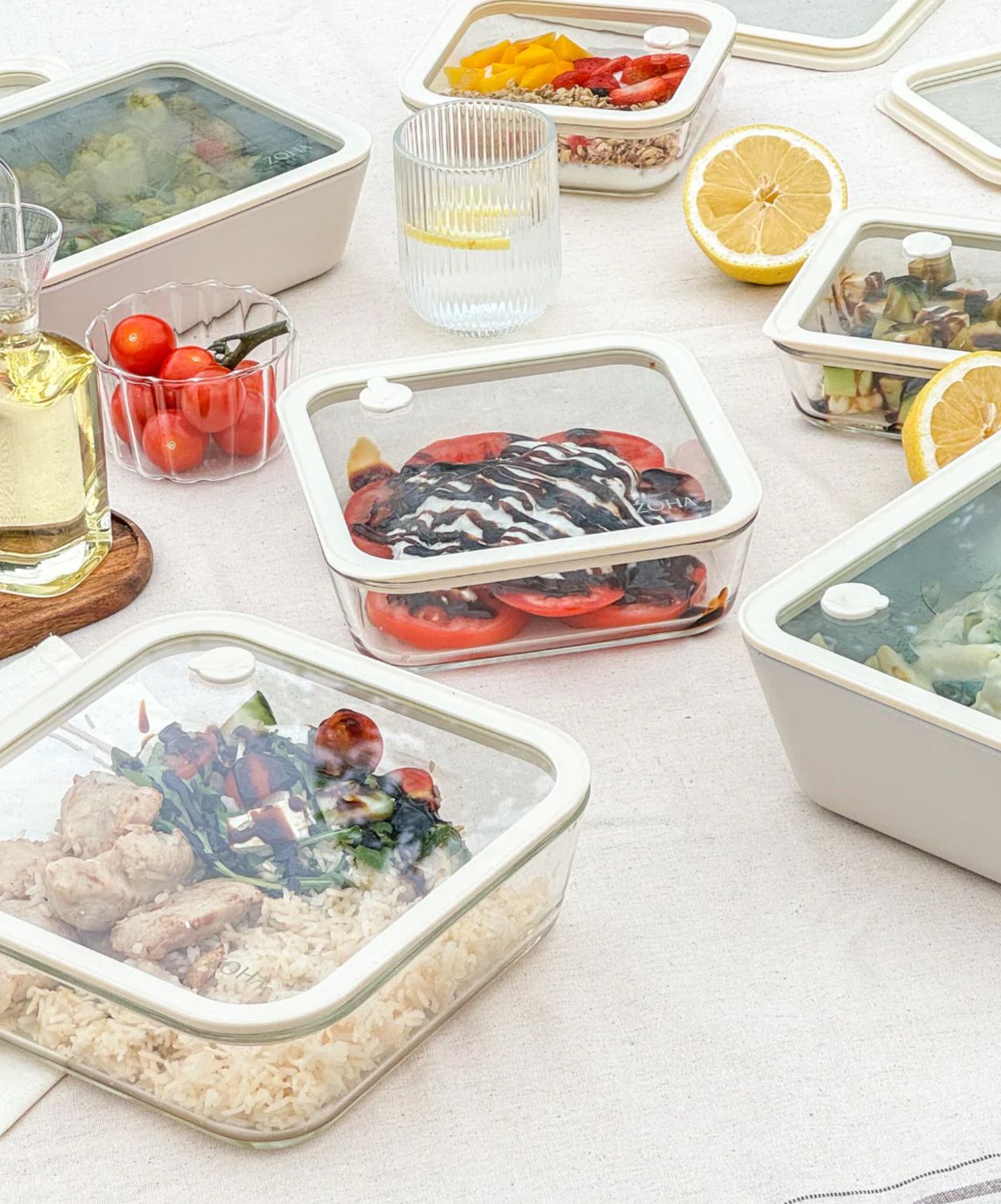 Food storage container 1940 ml beige transparent Food storage container 1940 ml beige transparent