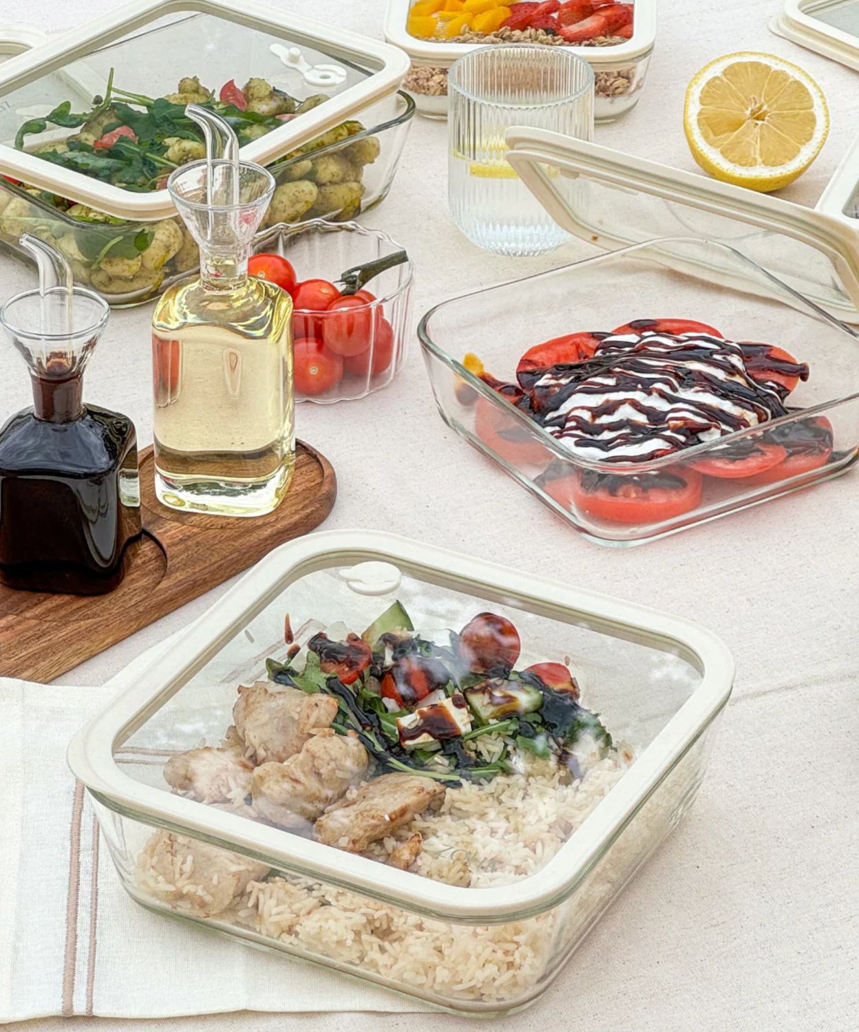 Food storage container 1940 ml beige transparent Food storage container 1940 ml beige transparent