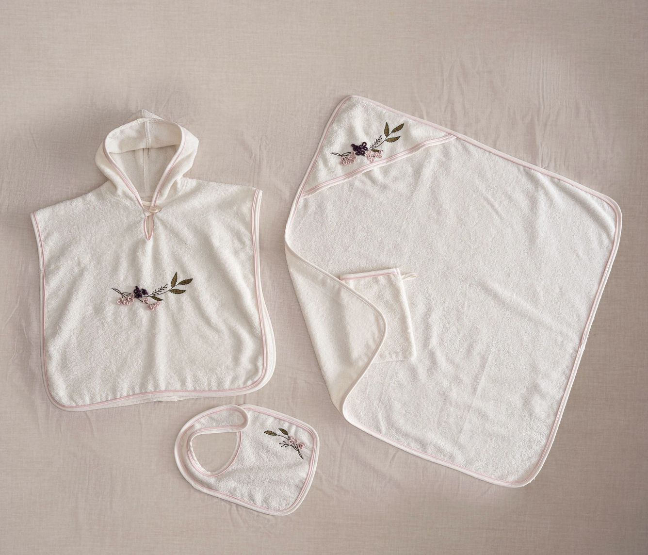 Ecocotton Olivia 4-delige babyponchoset van biologisch katoen, crèmekleurig