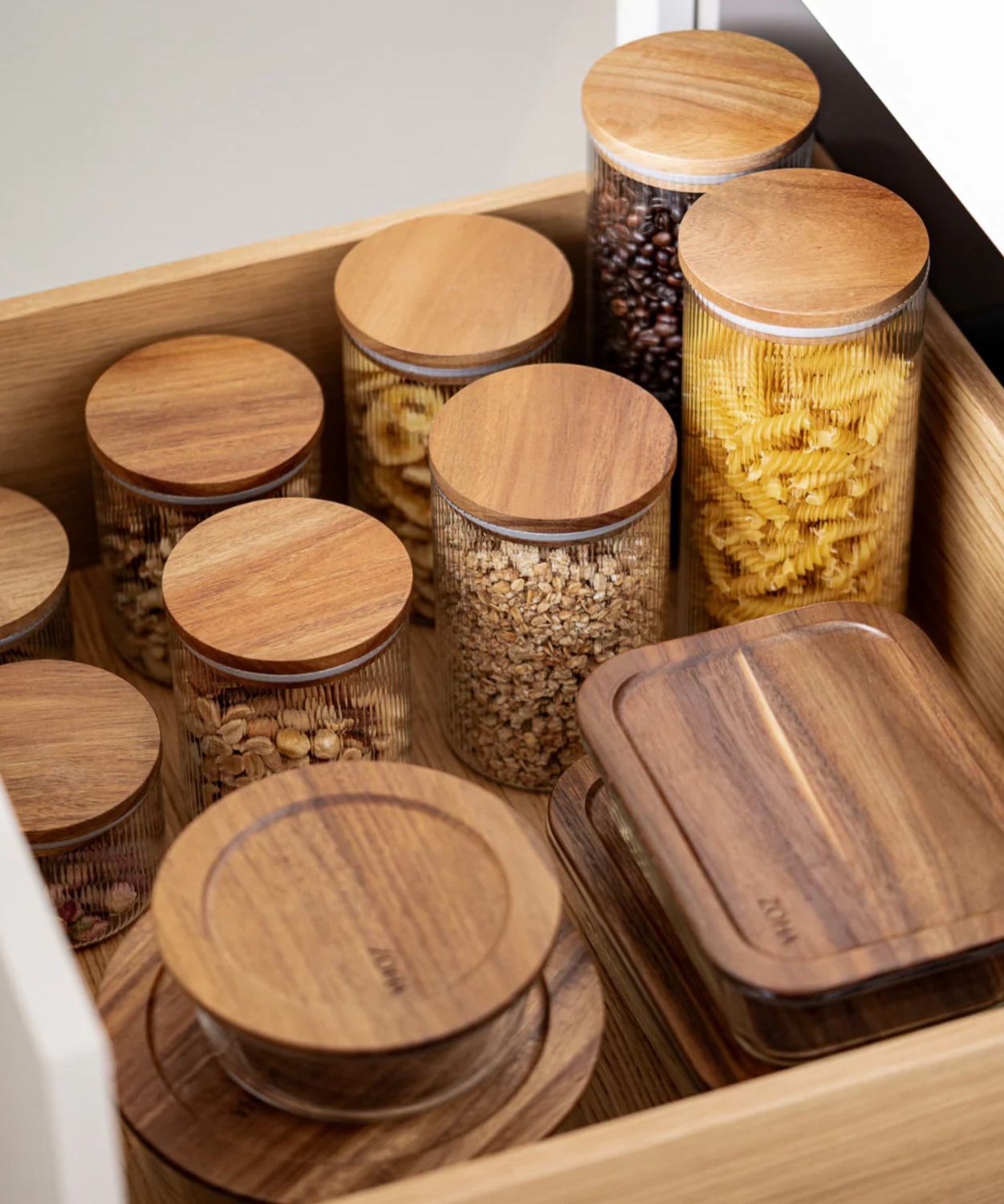 Storage container with acacia lid 1050 ml Storage container with acacia lid 1050 ml