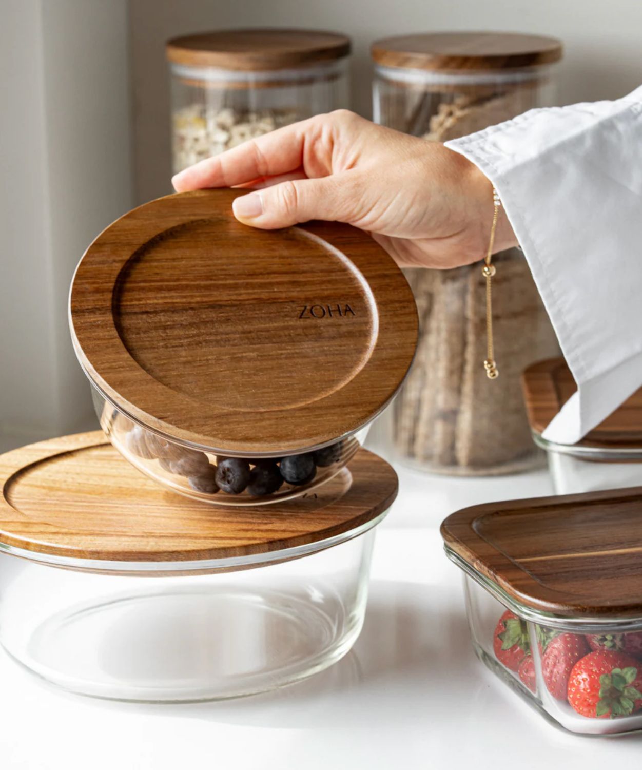 Storage container with acacia lid Round 1300 ml Storage container with acacia lid Round 1300 ml