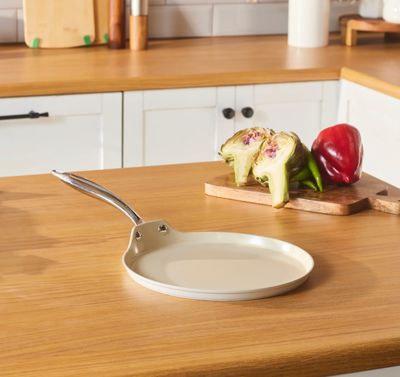 ​Karaca Swiss Crystal Almond Cream Pancake Pan 25 Cm