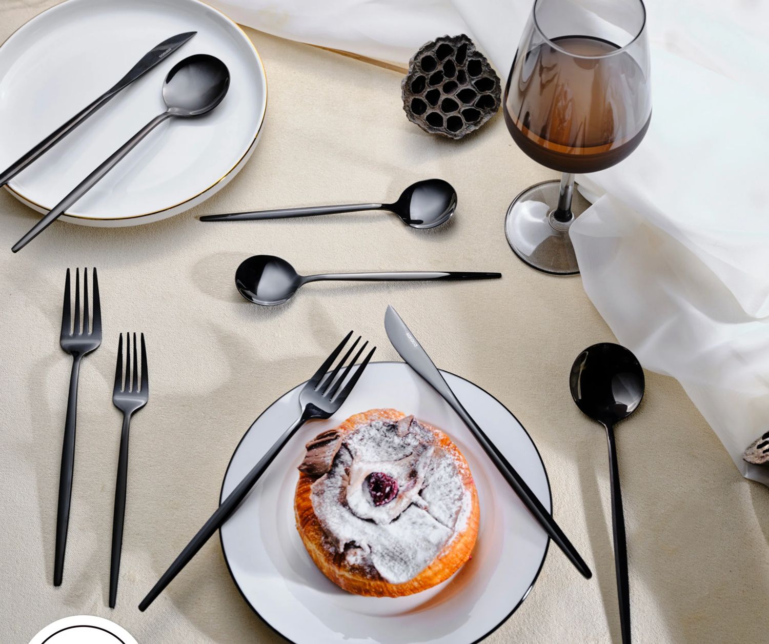 Karaca Orion glanzend zwart 30-delig bestekset voor 6 personen Karaca Orion glanzend zwart 30-delig bestekset voor 6 personen